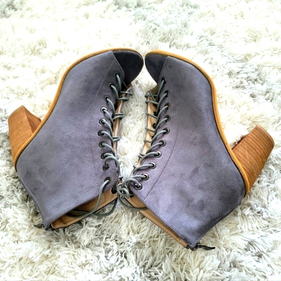 Catherine Malandrino  Jerzinie Suede Lace Up Booties Size 7.5 - Picture 3 of 10